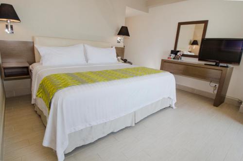 432535508 Holiday Inn Puebla La Noria by IHG