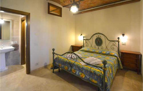  Beautiful apartment in Foiano della Chiana with Outdoor swimming pool, WiFi and 1 Bedrooms in Foiano della Chiana