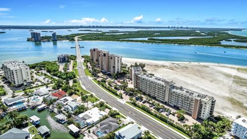 Carlos Pointe 611 2 Bedrooms Gulf Front Sleeps 6 Elevator Heated Pool - image 2