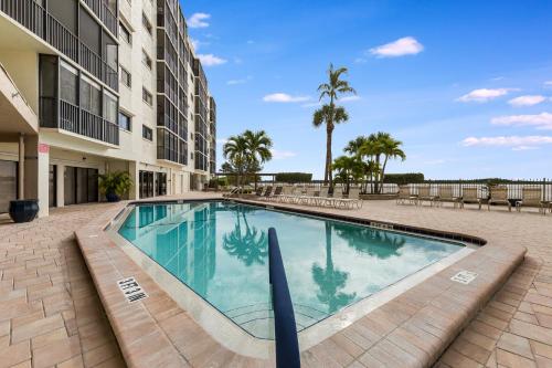 Carlos Pointe 611 2 Bedrooms Gulf Front Sleeps 6 Elevator Heated Pool - main image