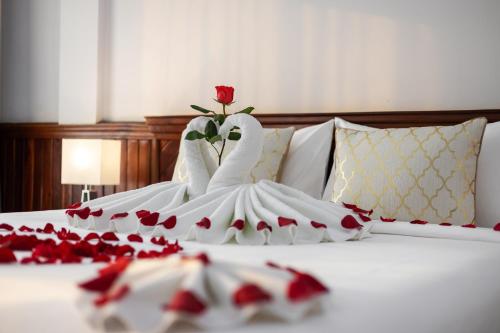 Deluxe Double Room with Balcony - Free Shuttle to City image 10