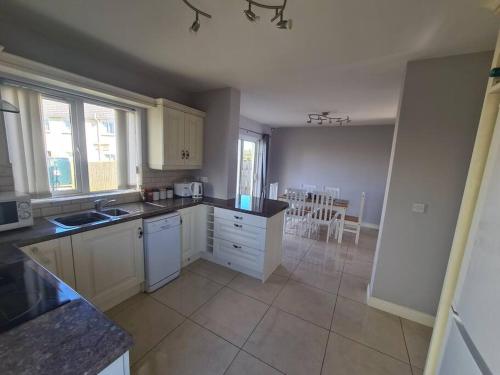 Bundoran Seaside Stays House - WiFi, large spacious home in Bundoran