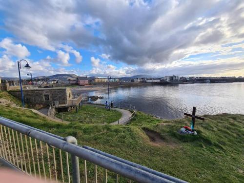 Bundoran Seaside Stays House - WiFi, large spacious home