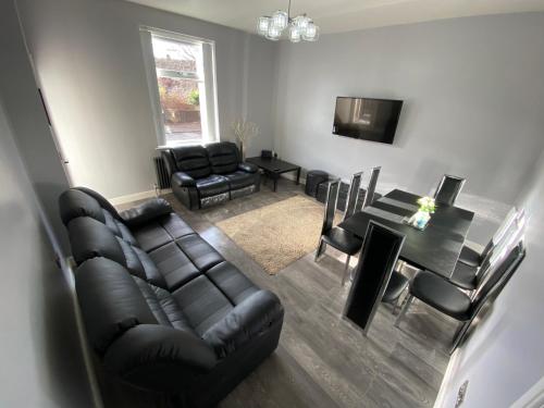 Entire Holiday Home - Mirfield