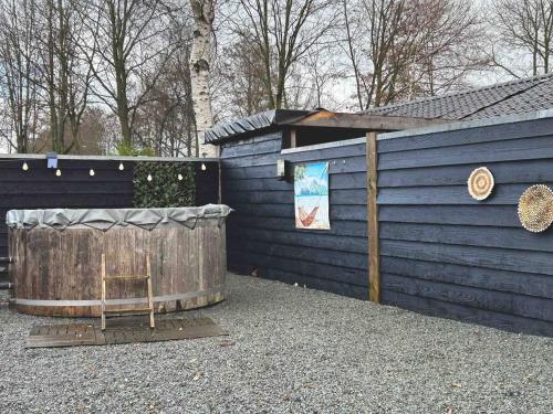 Luxe vakantiewoning met hottub en verwarmd zwembad in Schoonebeek