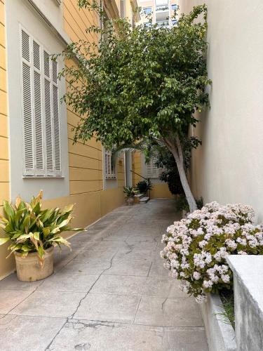 Exterior view, Super Flat, Garden. Bnbrickeys in Monaco
