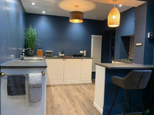 Konyha, No 11, Fishguard, Ideal for beach, coastal path and town! in Fishguard