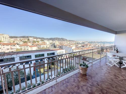 SUQ3 - Très beau 2 pièces avec terrasse, Cannes (Foto 9)