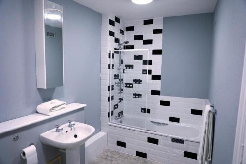 The White Horse - image 8