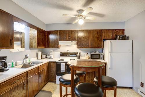 Pierre Vacation Rental - 9 Mi to Oahe Dam!