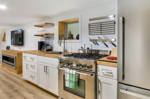 Jersey City Vacation Rental Near Light Rail! in Jersey City, USA
