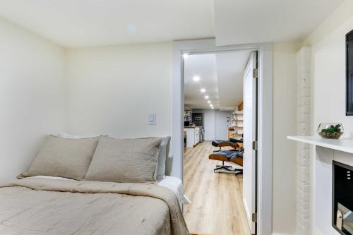 Jersey City Vacation Rental Near Light Rail!