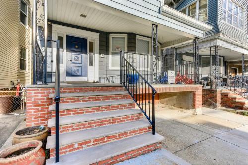 Jersey City Vacation Rental Near Light Rail!