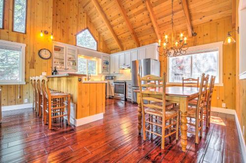 Gorgeous Lake Arrowhead Retreat Game Room and Deck in Lake Arrowhead, USA