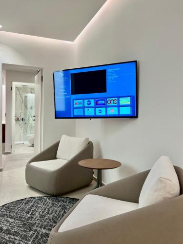 Executive Suite image 3