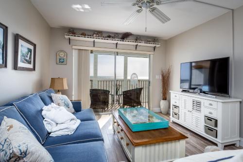 Castle Beach 105 Gulf Front 2 Bedrooms  Elevator Sleeps 6 Heated Pool - image 2