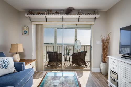 Castle Beach 105 Gulf Front 2 Bedrooms  Elevator Sleeps 6 Heated Pool - image 6