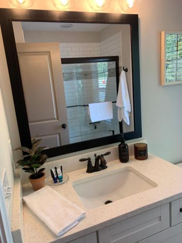 4 Bedroom New Acworth Construction - Fully Equipped Home Away Getaway - image 3