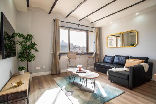 One-Bedroom Apartment with City View image 4