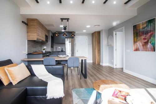 One-Bedroom Apartment with City View image 3