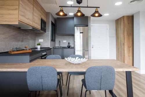 One-Bedroom Apartment with City View image 2