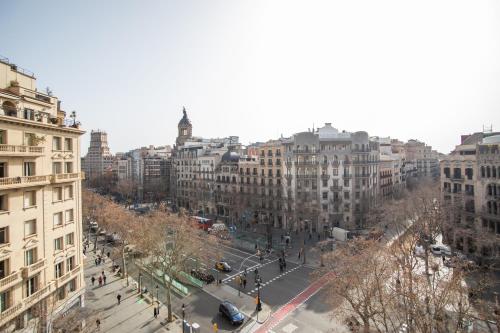 One-Bedroom Apartment with City View image 1