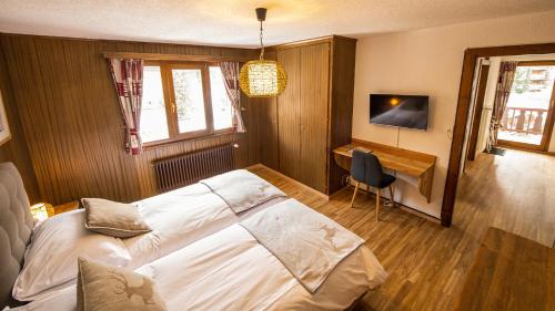 Guestroom, Hotel Les Chamois in Bagnes