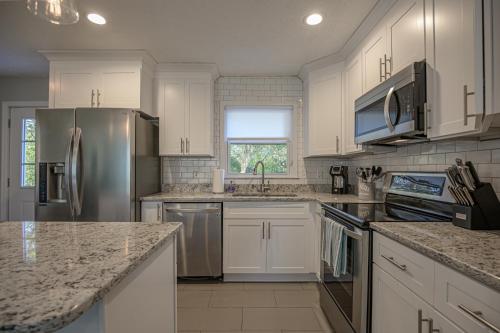 Ranch Style Home & Plenty Of BKYD Space Near KSU in 기타