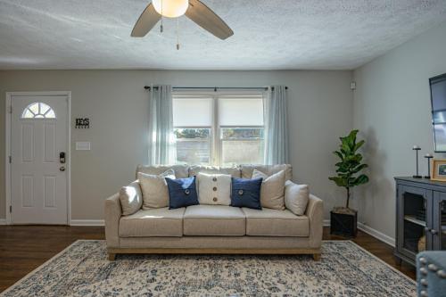 Ranch Style Home & Plenty Of BKYD Space Near KSU in 기타