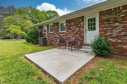 Ranch Style Home & Plenty Of BKYD Space Near KSU in 기타