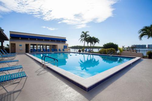 Windward Point 212 2 Bedroom Heated Pool Access Bay View WiFi Sleeps 4 - main image