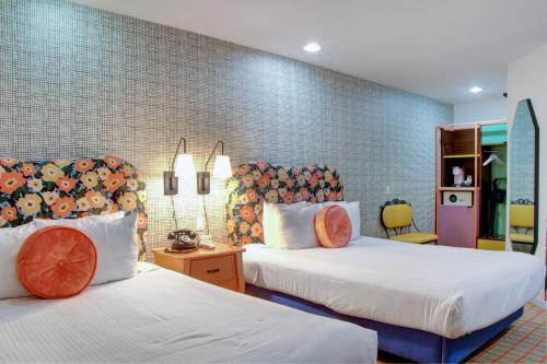 Best Western Plus Hollywood Hills Hotel - image 11