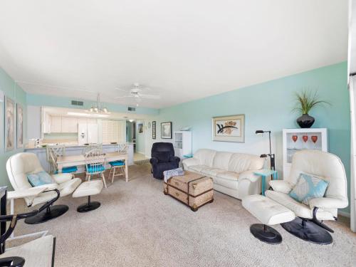 Pelican Watch 208 Sleeps 4 2 Bedrooms Beach Front Pool Elevator WiFi - main image