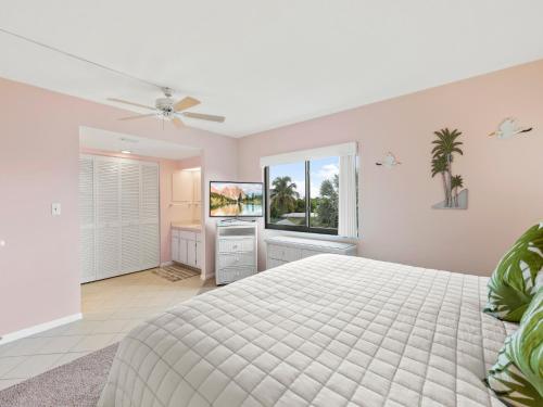 Pelican Watch 208 Sleeps 4 2 Bedrooms Beach Front Pool Elevator WiFi - image 11
