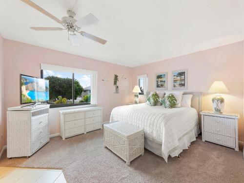Pelican Watch 208 Sleeps 4 2 Bedrooms Beach Front Pool Elevator WiFi - image 12
