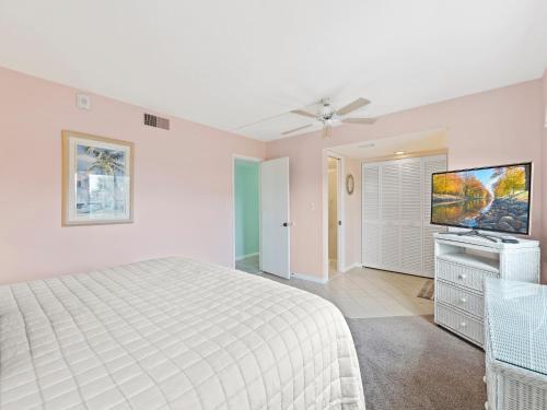 Pelican Watch 208 Sleeps 4 2 Bedrooms Beach Front Pool Elevator WiFi - image 14