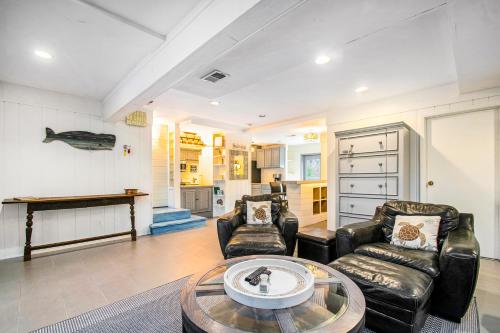 Barefoot Cottage Pool House in Grand Beach, USA