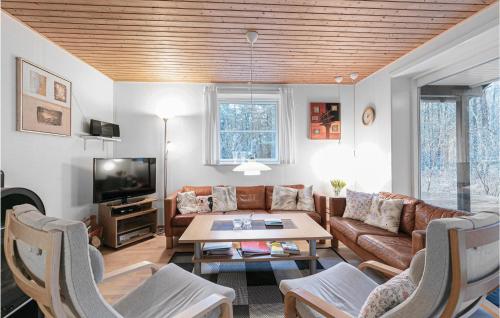  Three-Bedroom Holiday Home In Nexo in Neksø