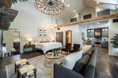 Historic Luxury 5br Estate In Downtown Fredericksburg W Sunday House, Outdoor Fire Pit The Lincoln Street Inn By Boutiq in Fredericksburg, USA