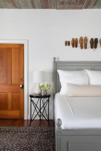 Historic Luxury 5br Estate In Downtown Fredericksburg W Sunday House, Outdoor Fire Pit The Lincoln Street Inn By Boutiq in Fredericksburg, USA