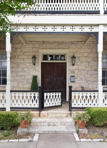 Historic Luxury 5br Estate In Downtown Fredericksburg W Sunday House, Outdoor Fire Pit The Lincoln Street Inn By Boutiq in Fredericksburg, USA