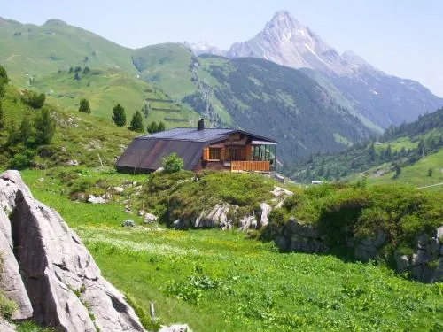 Pfefferkornhütte in Warth am Arlberg, Österreich