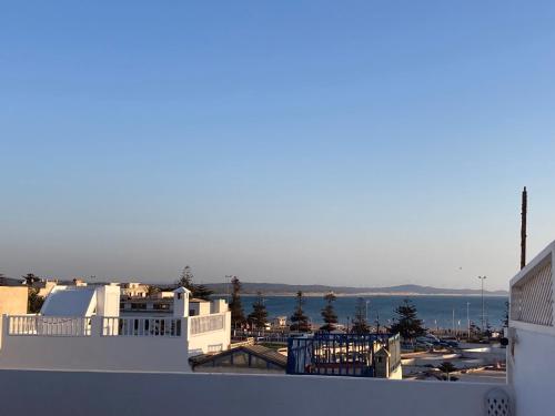 Beau riad en médina, lumineux et avec terrasse privée sur mer Beau riad en médina, lumineux et avec terrasse privée sur mer