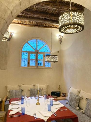 Beau riad en médina, lumineux et avec terrasse privée sur mer Beau riad en médina, lumineux et avec terrasse privée sur mer