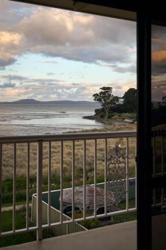 Family Room with Bay View (3 Guests)