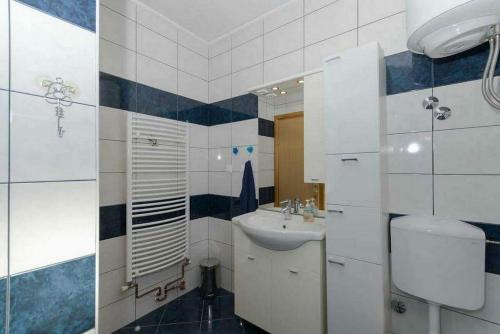 Apartment Nikolina - image 14