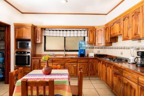 virtuve, Casona San Germán - Alojamiento para 14 personas en Oaxaca (Casona San German - Alojamiento para 14 personas en Oaxaca) in Ekbalam