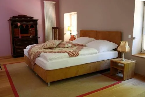 Haus Keppelborg: ZI Antonia mit Kirchplatzblick in Heek, Deutschland