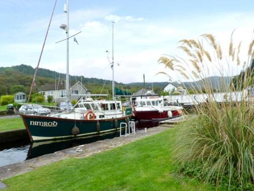 Crinan Canal Cottage