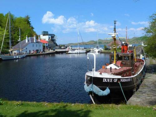 Crinan Canal Cottage